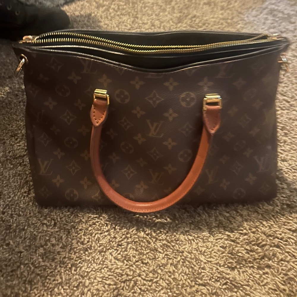 LV purse